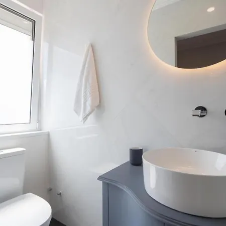 Airport Charming By Lovelystay *